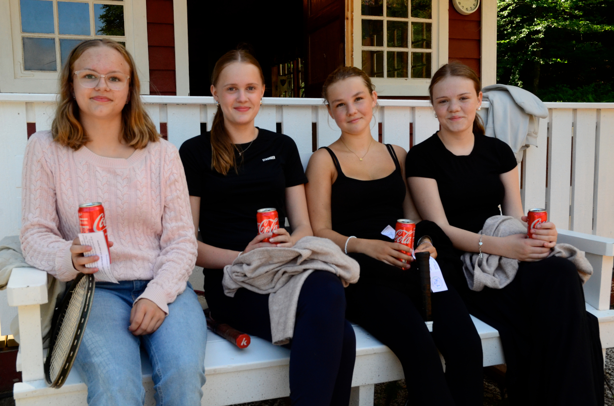 Bilden visar Amanda Johansson., till vänster, Tuva Stolt, Malva Hörgerud och Ellen Eld.