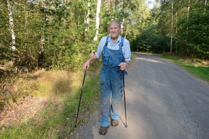 Bilden visar Hugo Månsson i skogen.